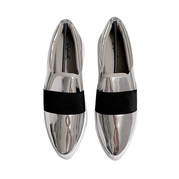 QUPID Silver Mirror Metallic Leatherette Pointy Elastic Slip On Sneaker NWT - Picture 6 of 10